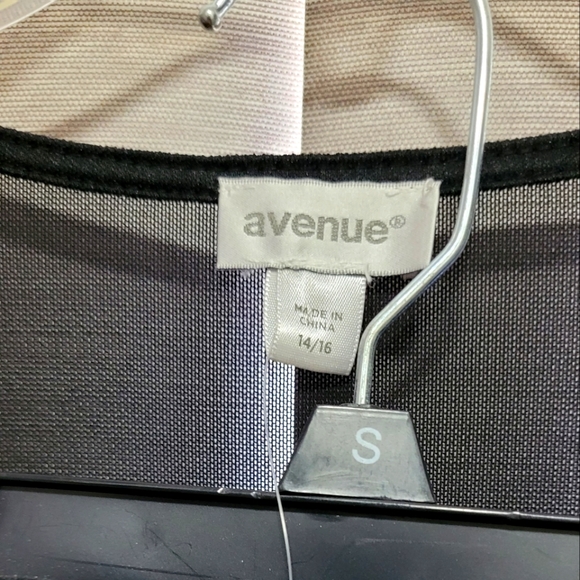 NWT/ AVENUE SHEER & SEQUIN TOP - Picture 2 of 4